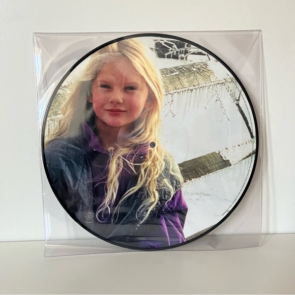 Taylor Swift Media Nwt Taylor Swift Christmas Tree Farm Picture